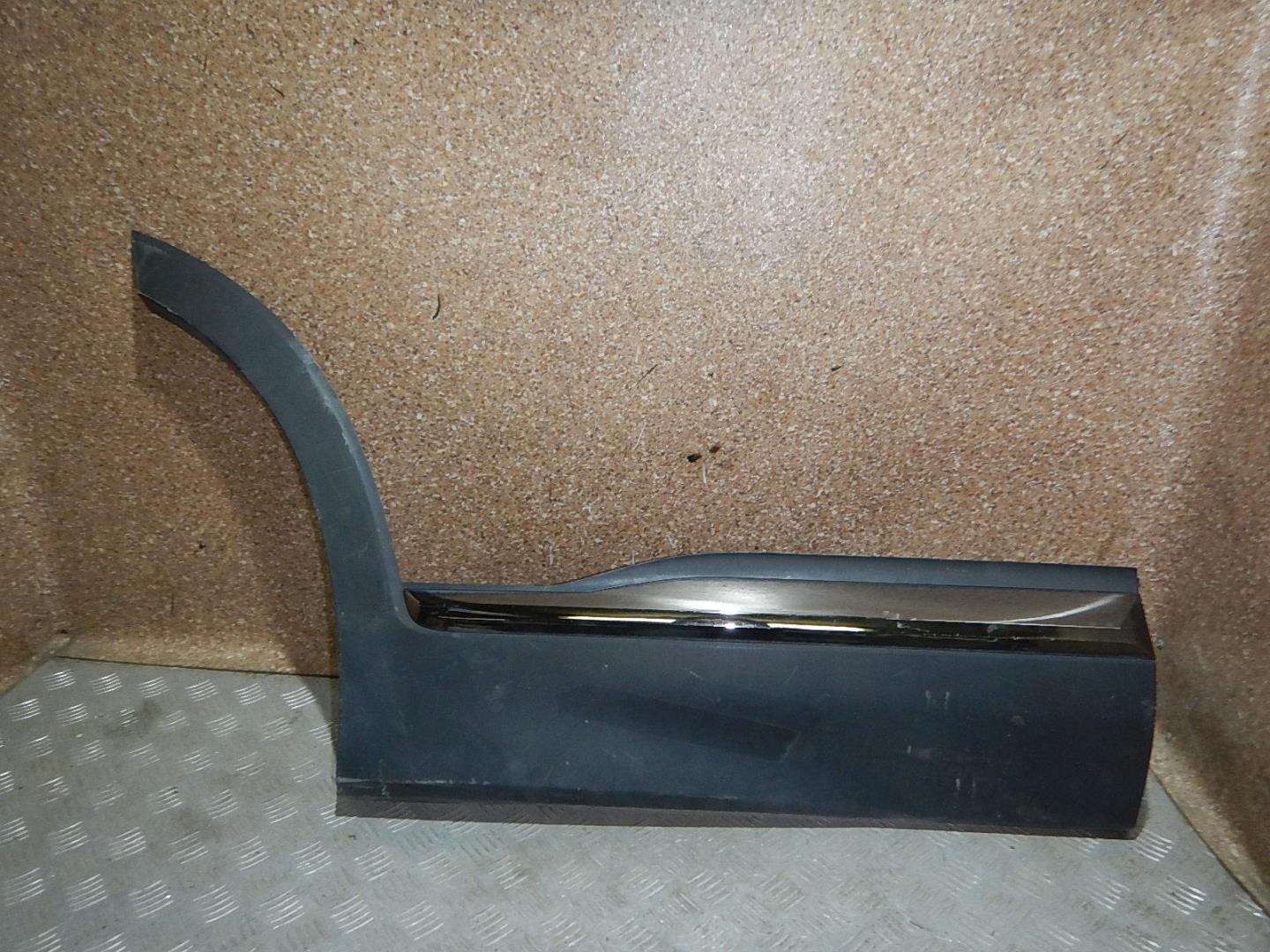 Молдинг задней правой двери