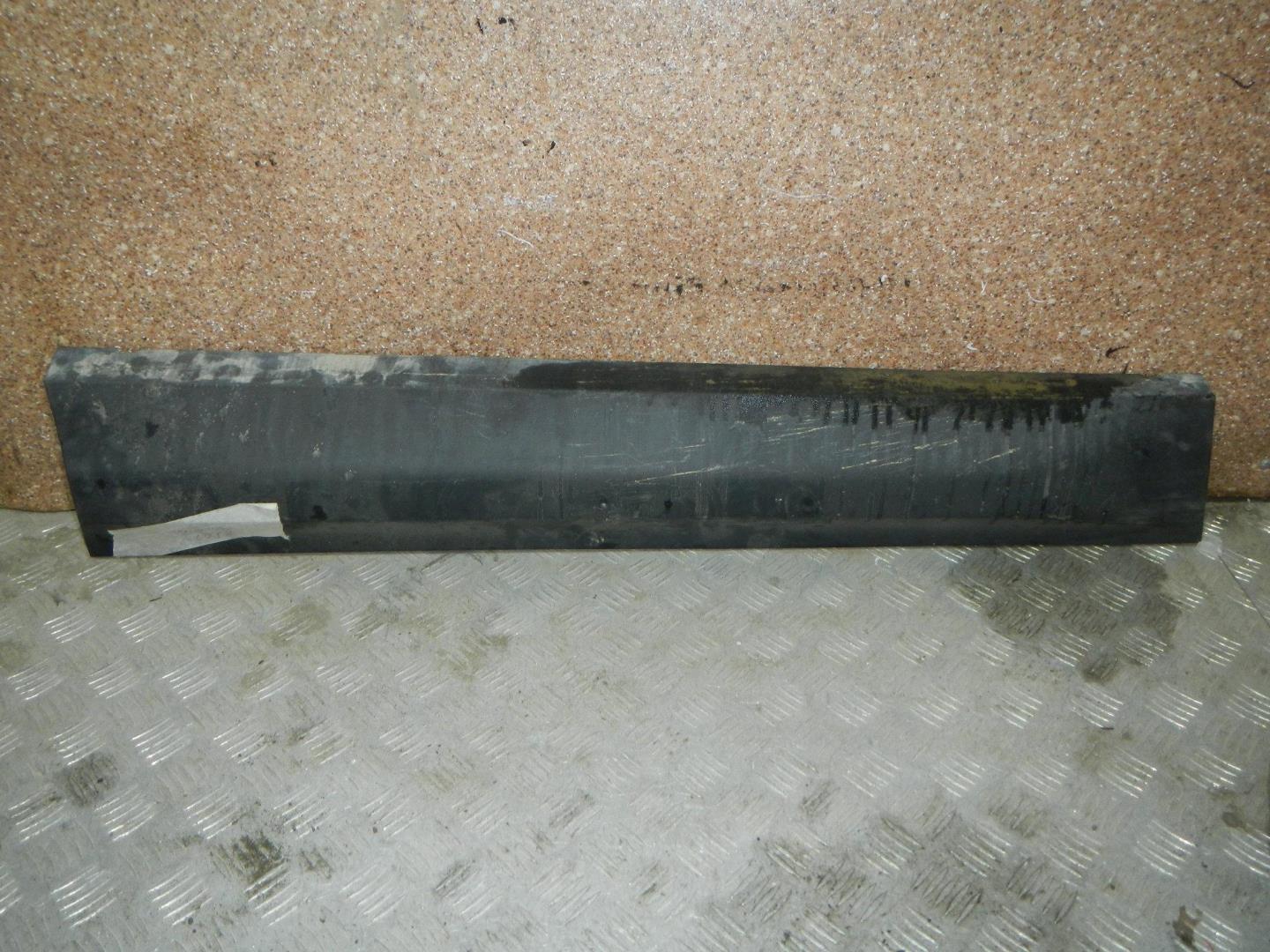 Молдинг передней левой двери