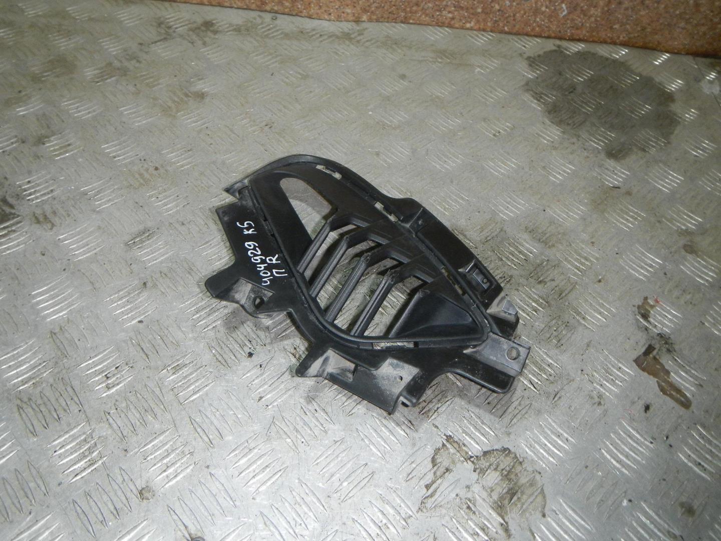 Решетка в бампер правая