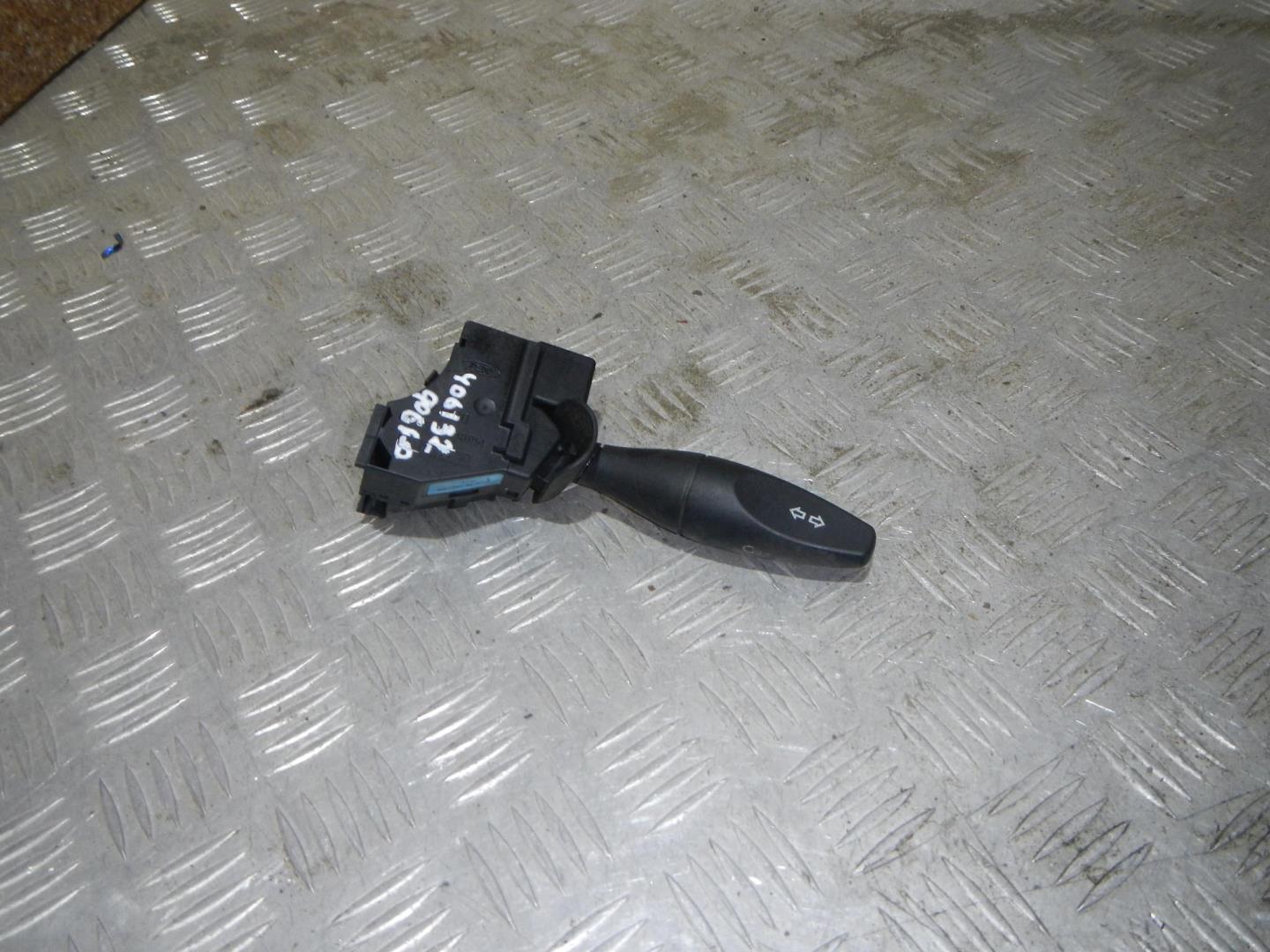 Переключатель поворотов подрулевой