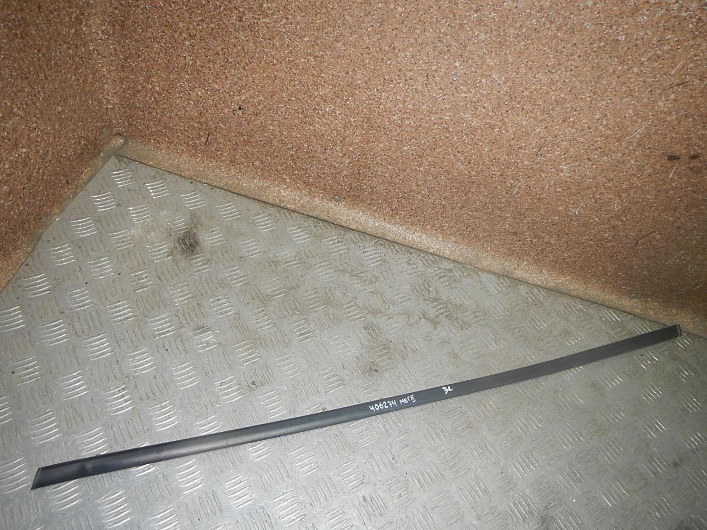 Накладка стекла заднего левого