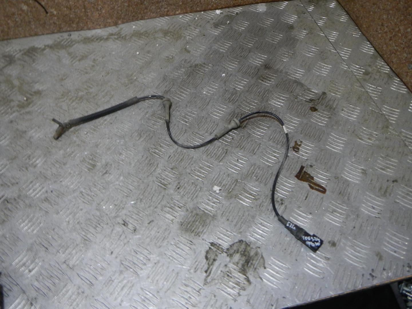 Датчик ABS передний левый