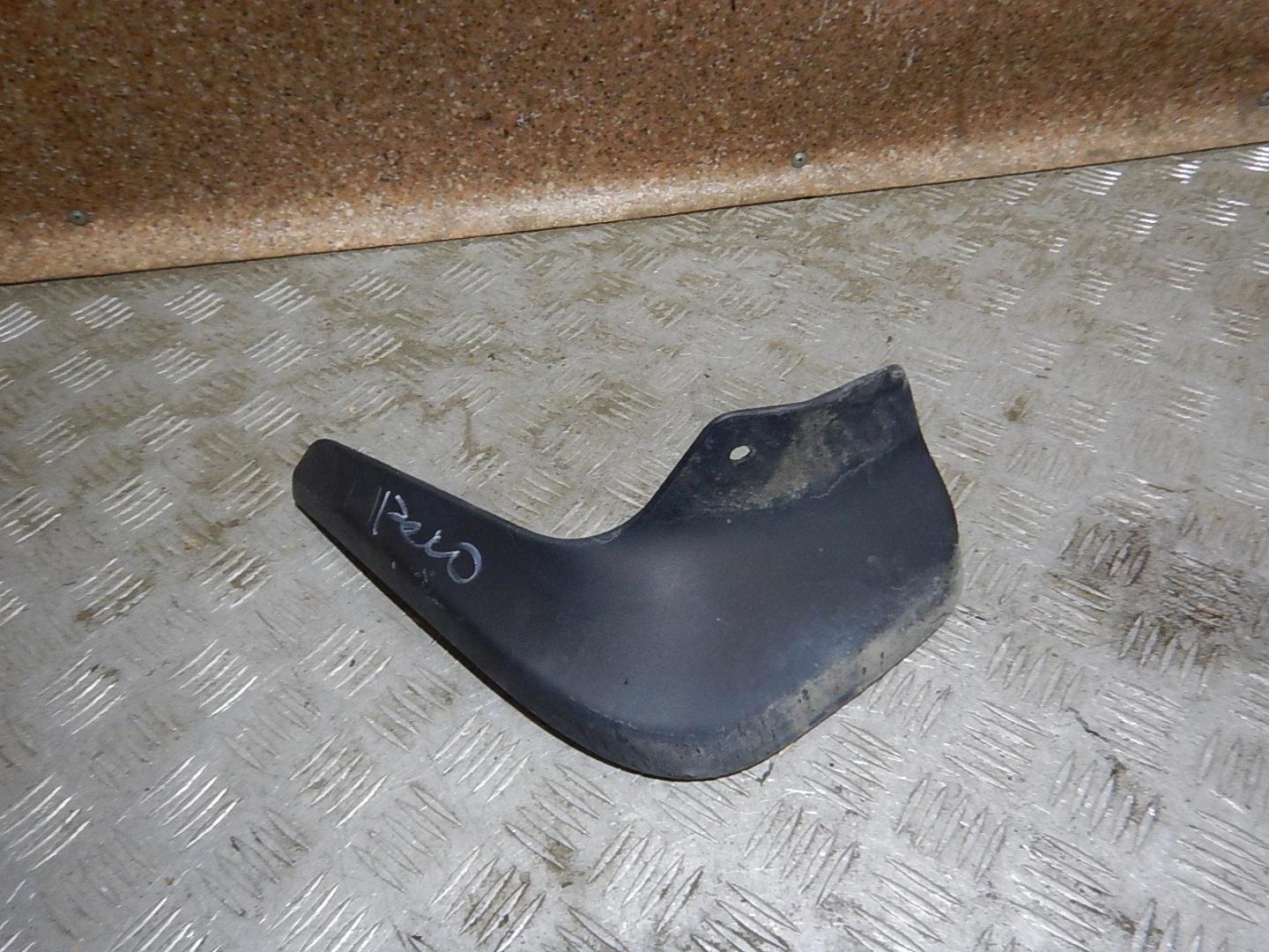 Брызговик задний левый