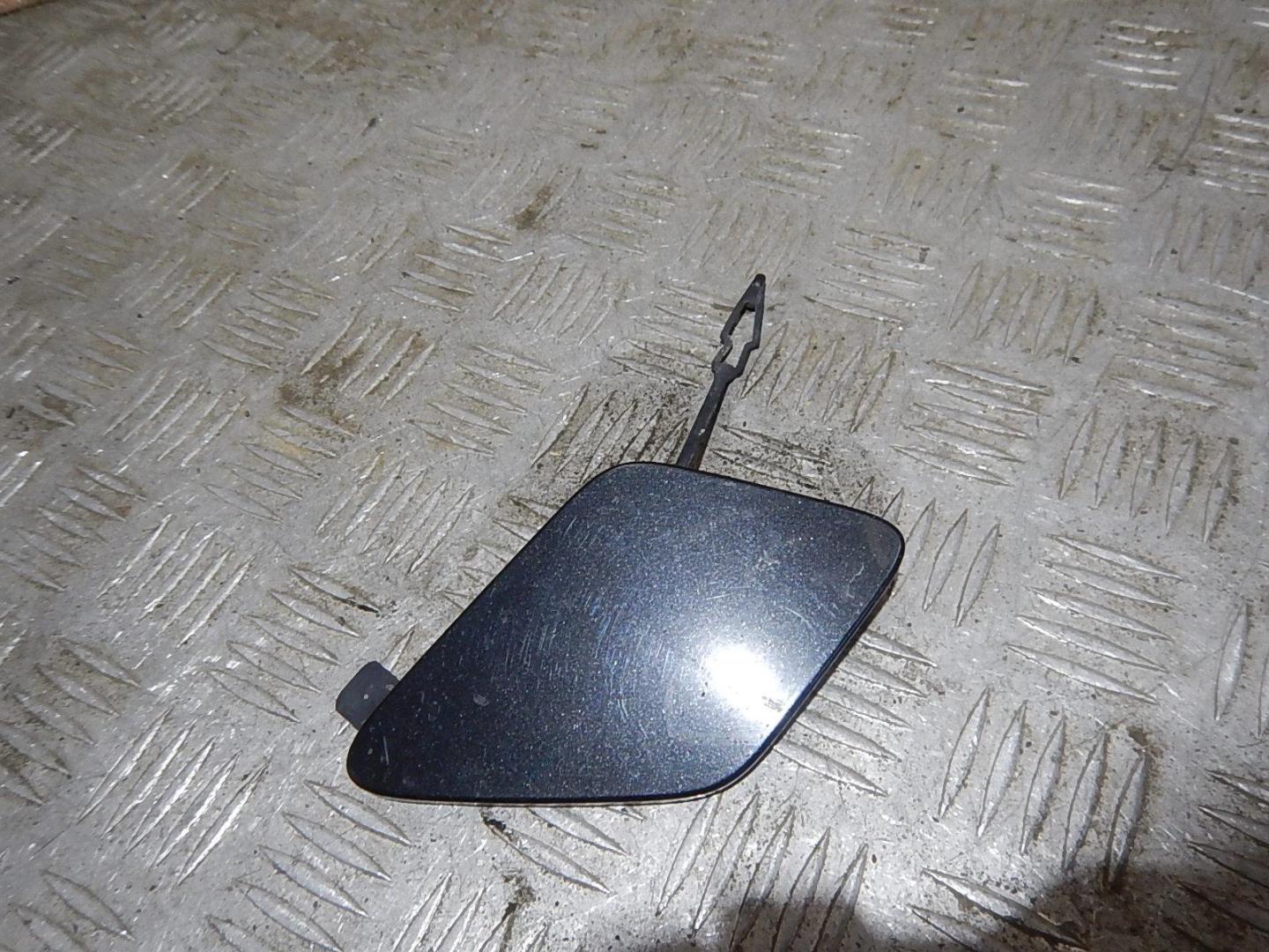 Заглушка буксировочного крюка