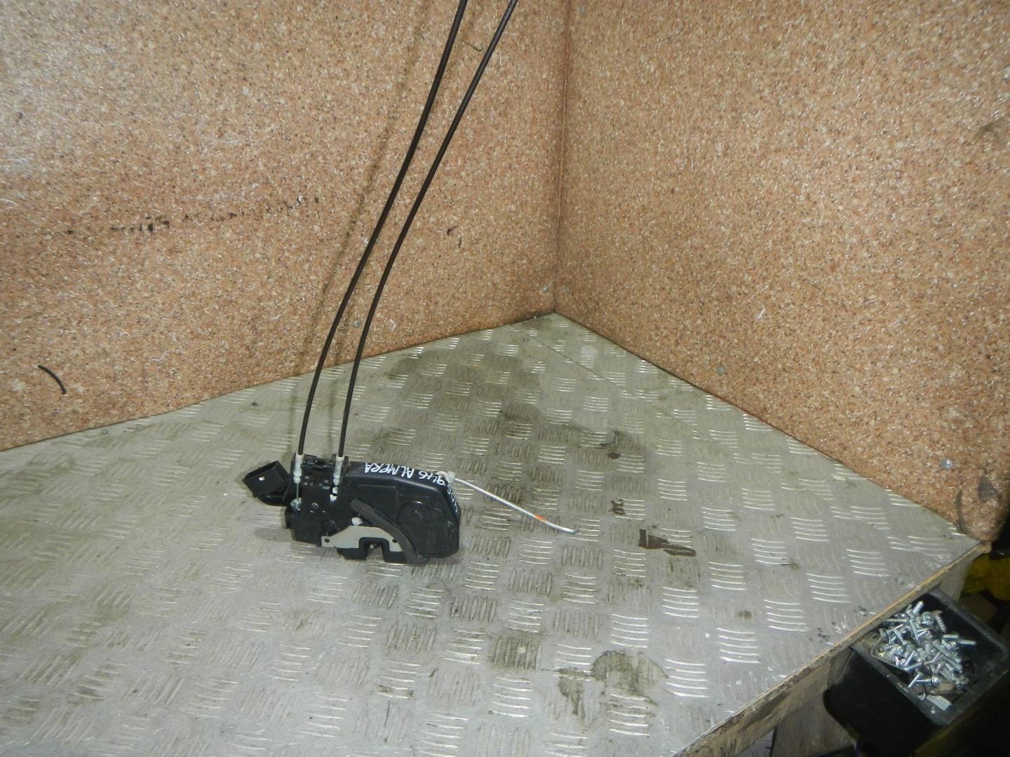 Замок двери передней правой