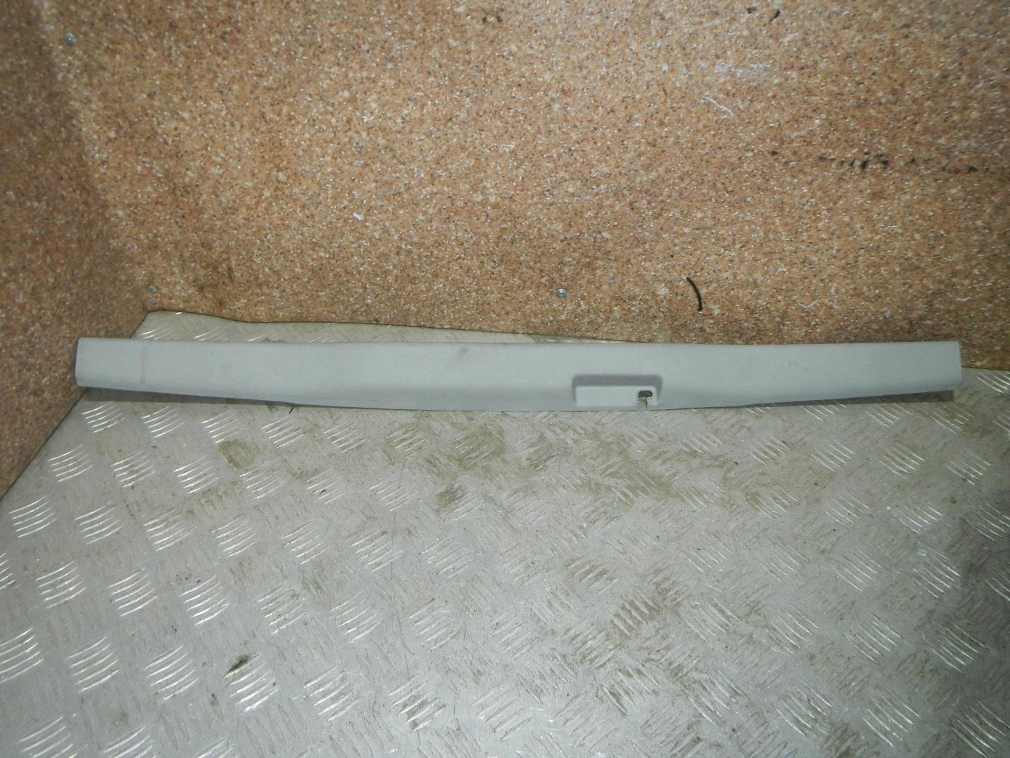 Обшивка двери багажника