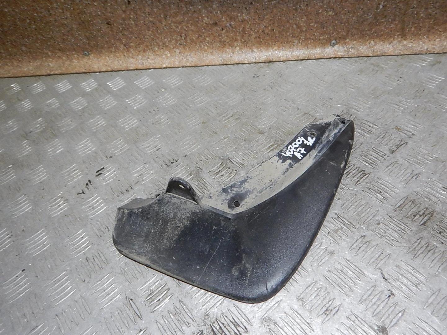 Брызговик задний правый