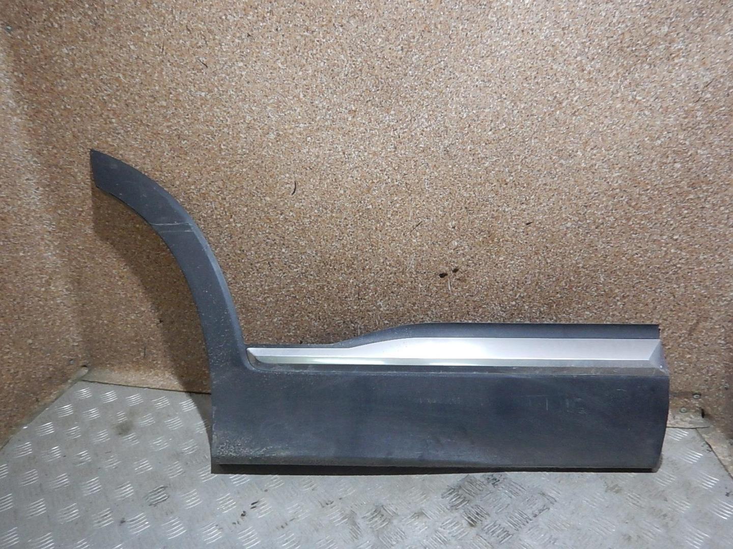 Молдинг задней правой двери