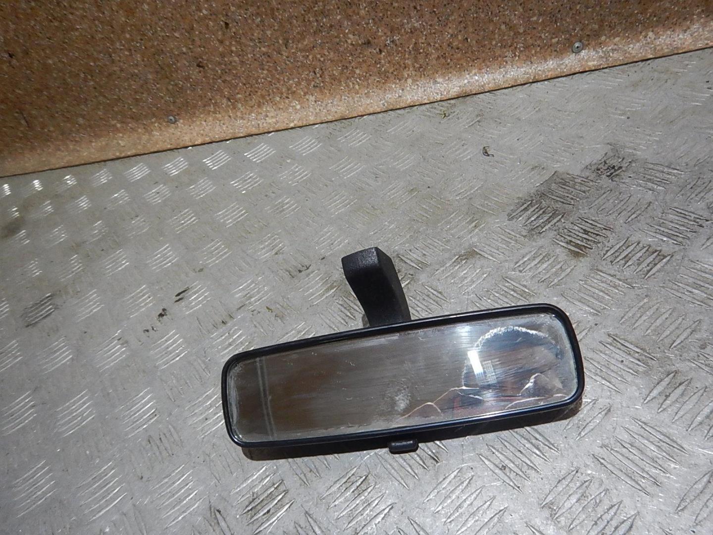 Зеркало заднего вида