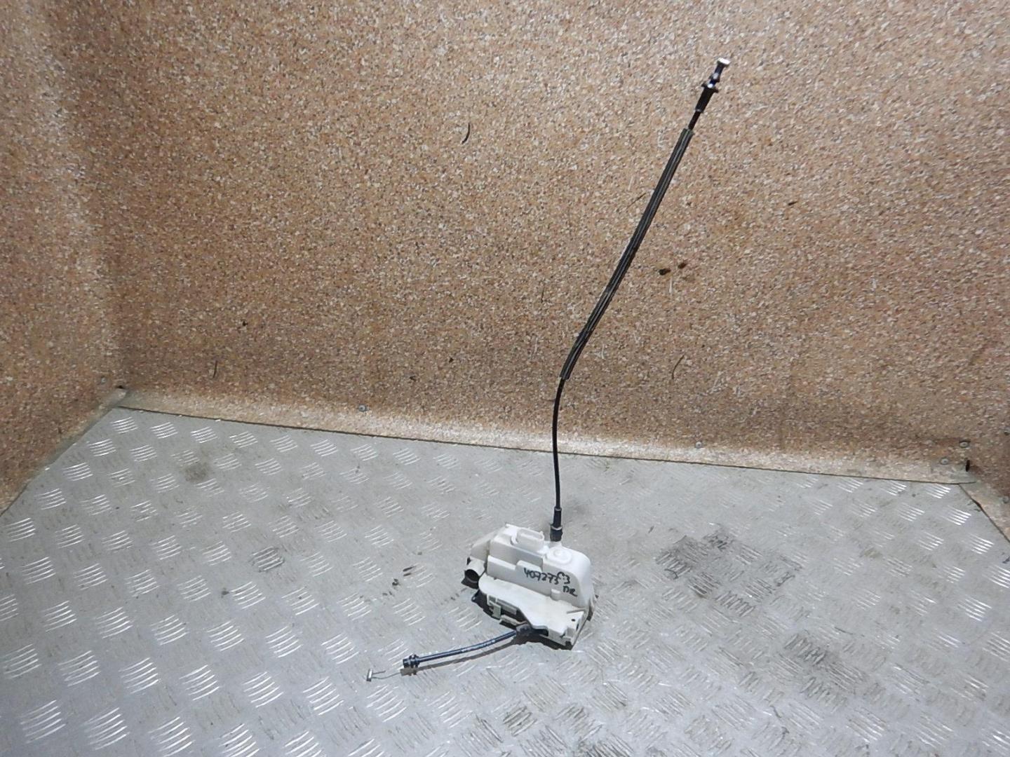 Замок двери передней правой