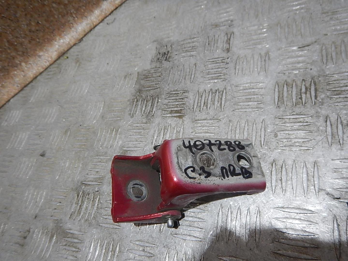 Петля двери передней правой верхняя