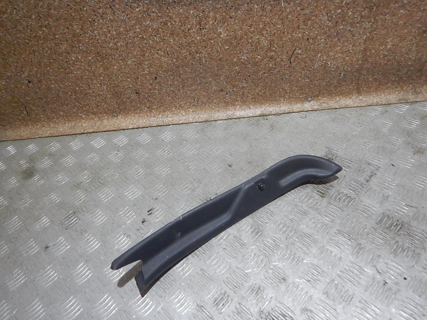 Обшивка двери багажника