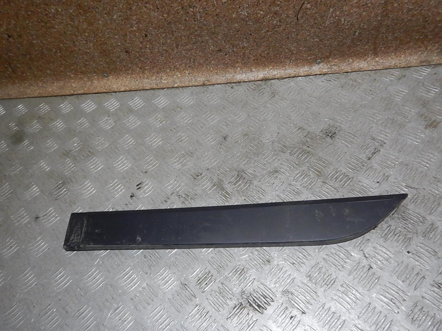 Молдинг задней левой двери