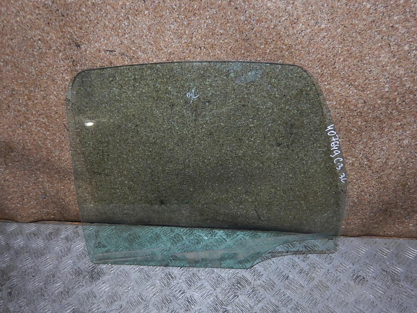 Стекло двери задней левой