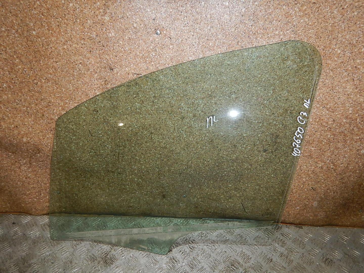 Стекло двери передней левой