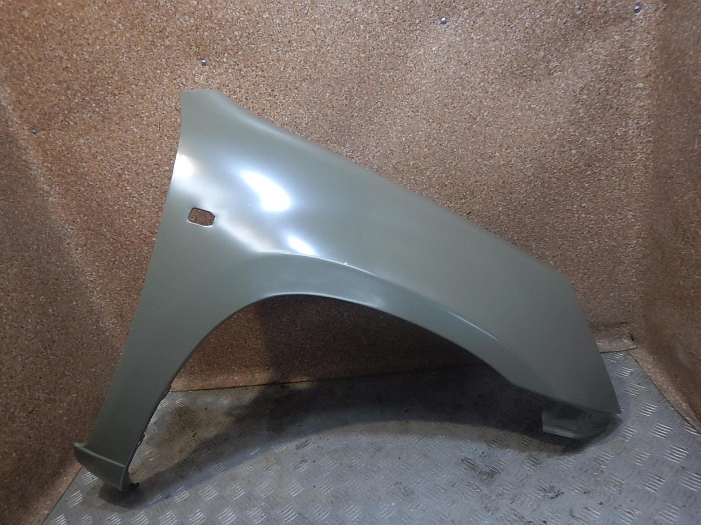 Крыло переднее правое