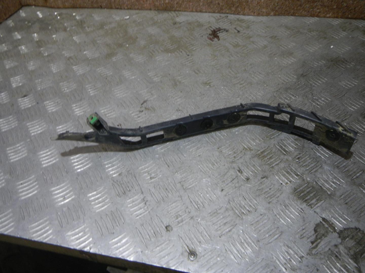 Кронштейн заднего бампера левый