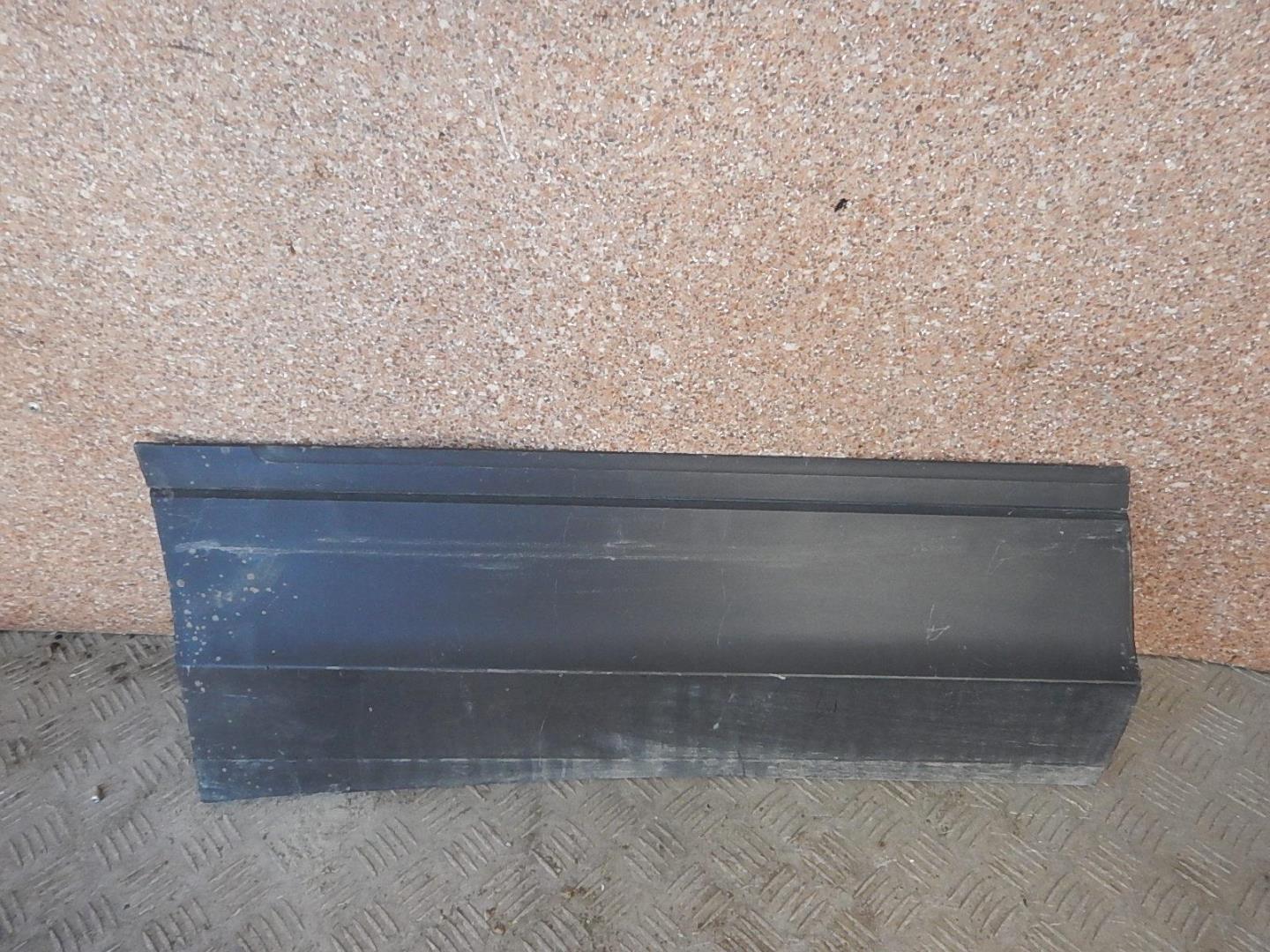 Молдинг задней правой двери