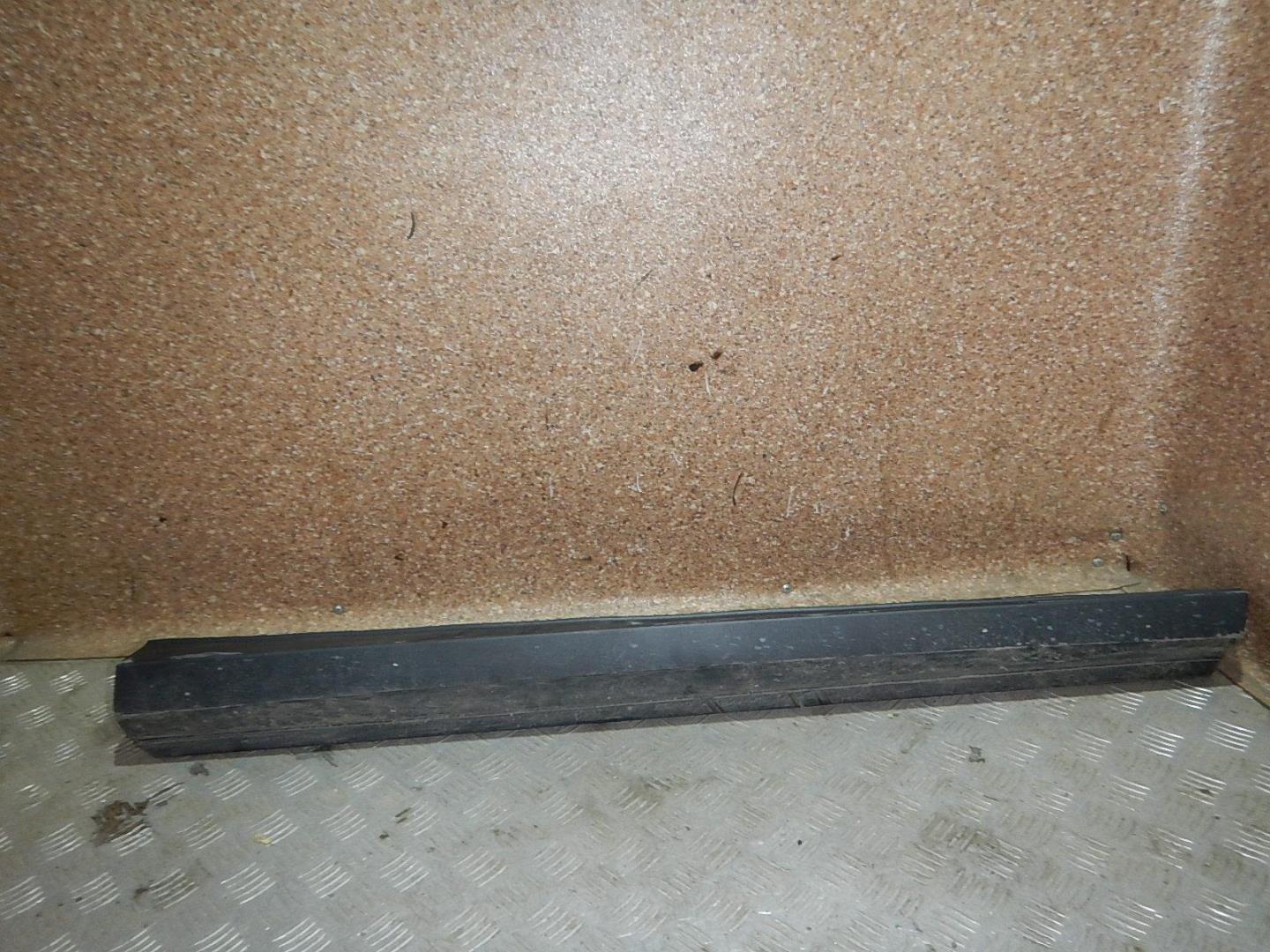 Молдинг передней правой двери