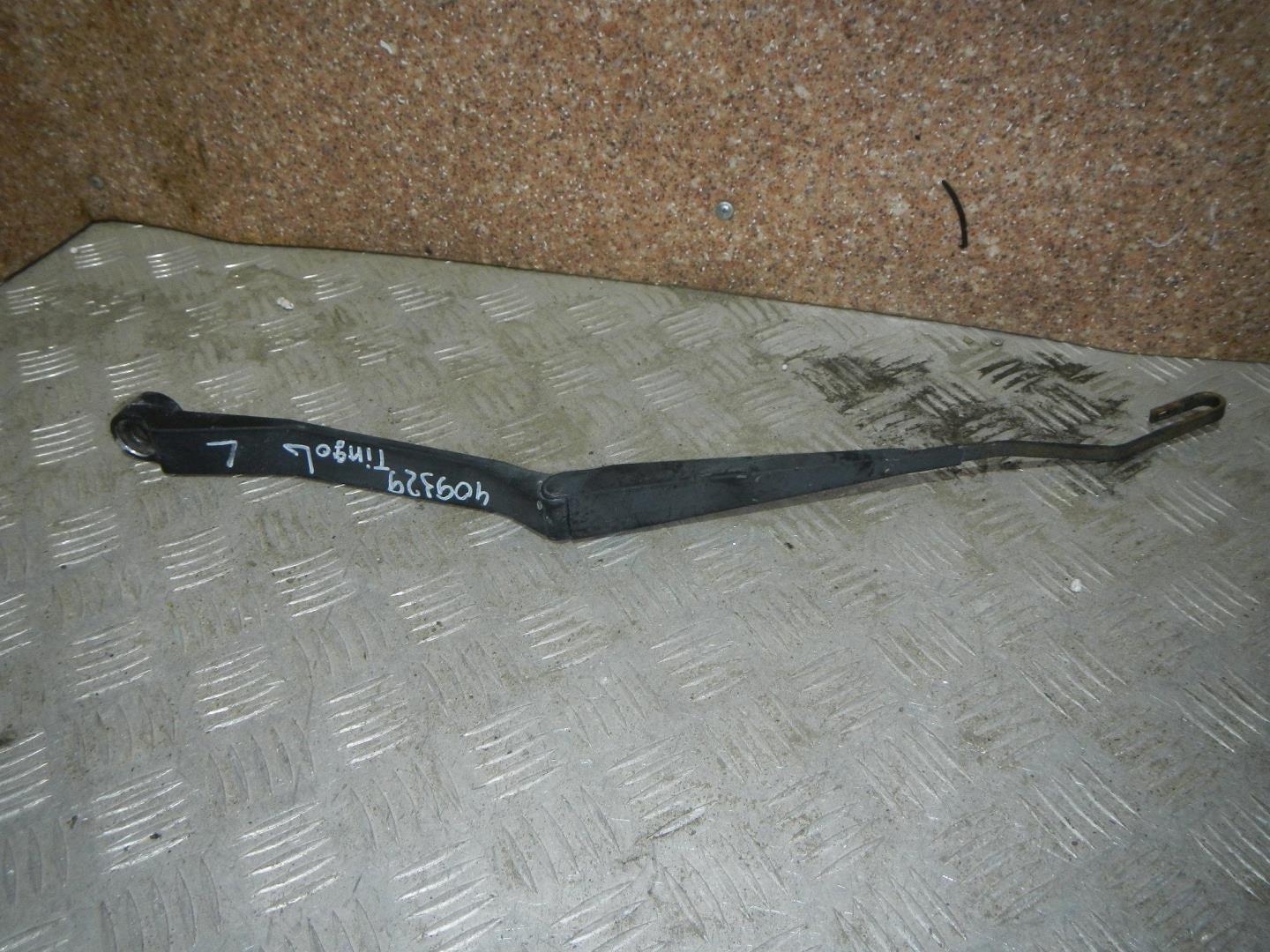 Поводок стеклоочистителя передний левый