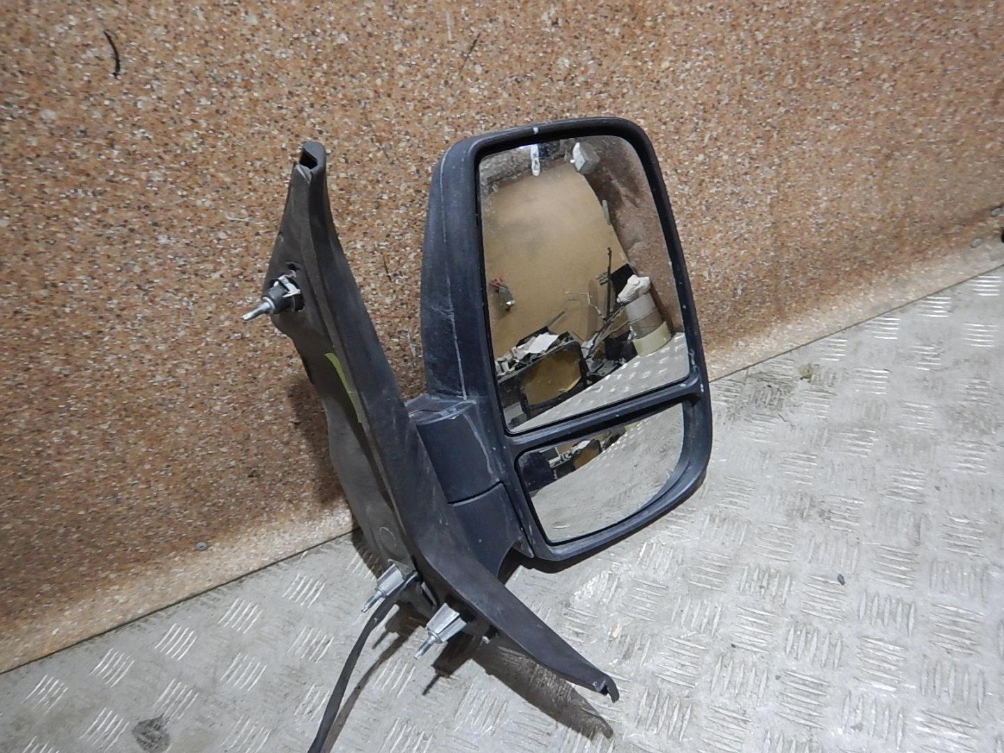 Зеркало правое электрическое