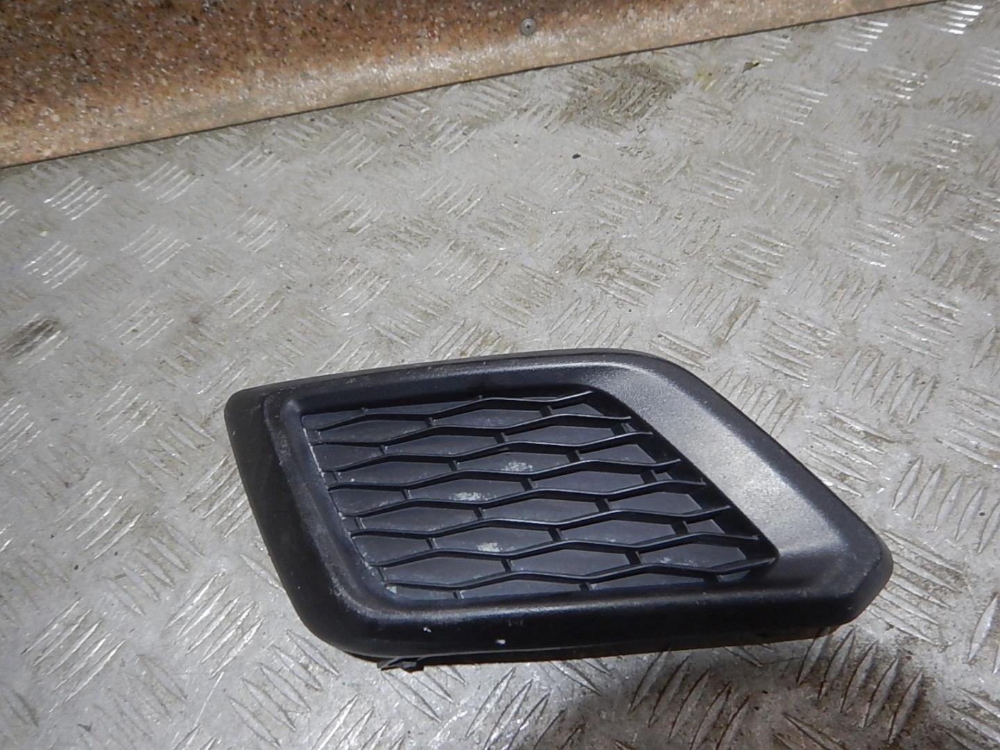 Решетка в бампер левая