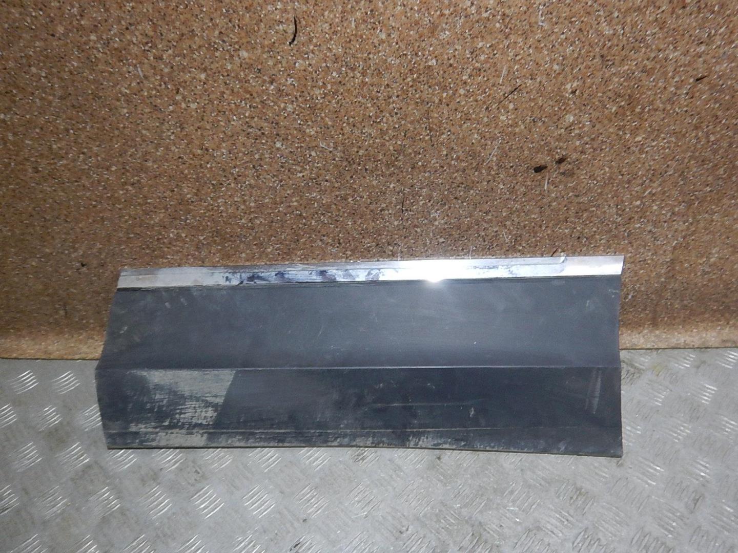 Молдинг задней левой двери