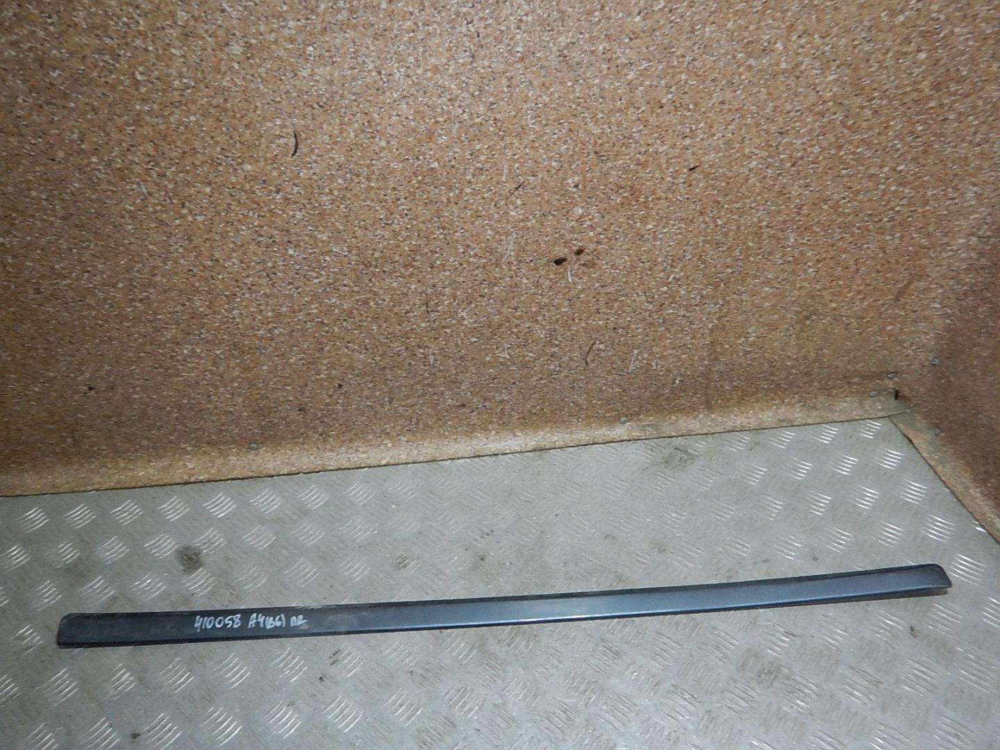 Молдинг передней правой двери