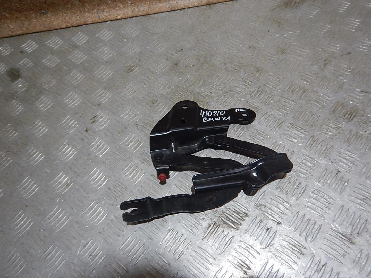 Петля капота правая