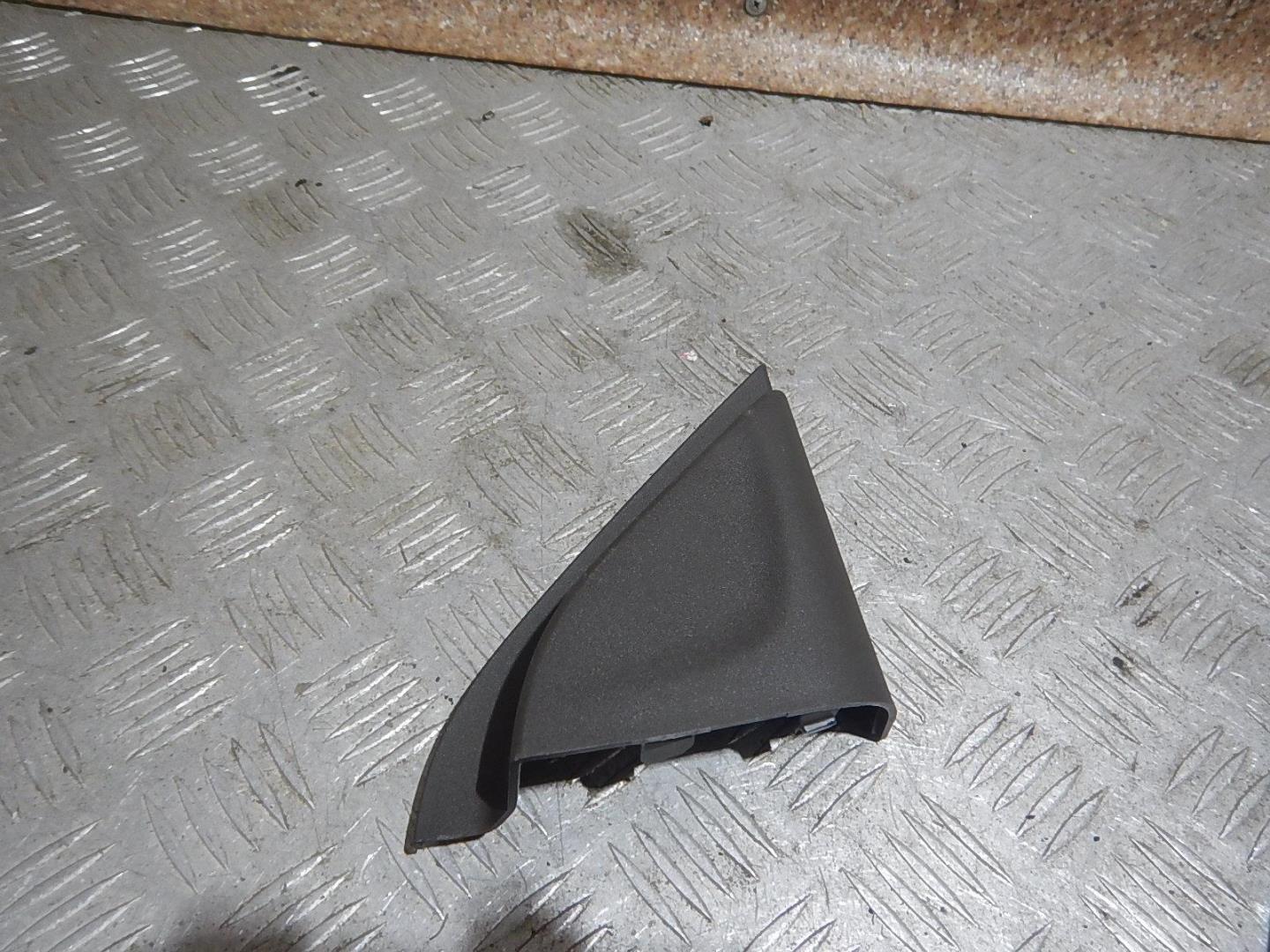 Крышка зеркала внутренняя правая