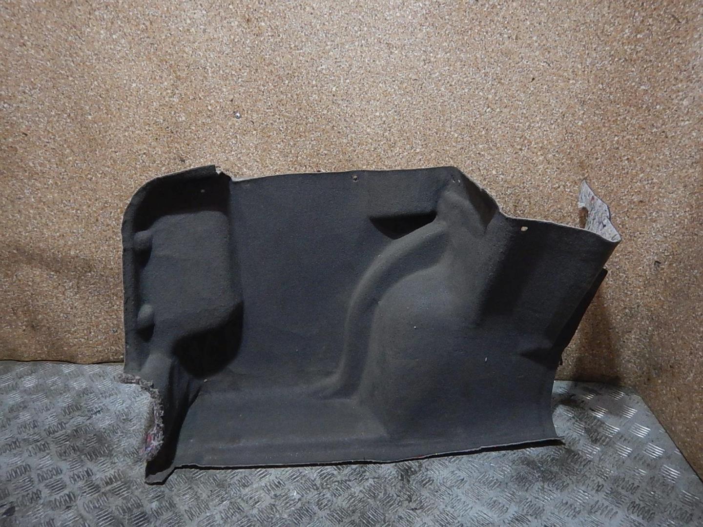 Обшивка багажника