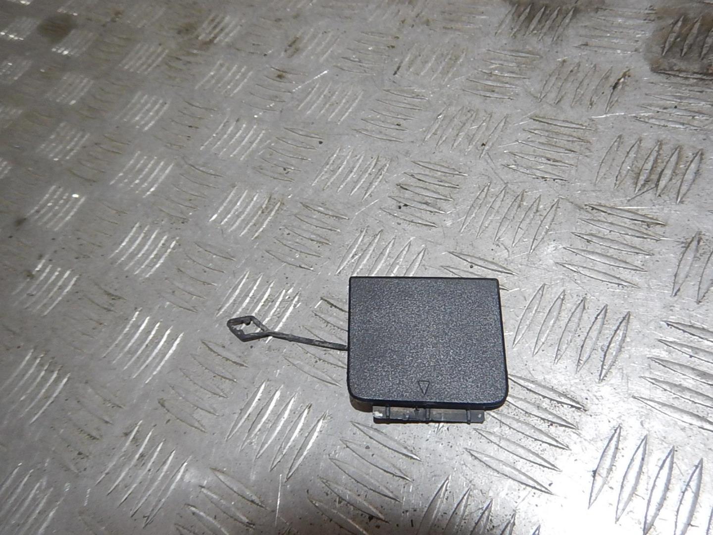 Заглушка буксировочного крюка