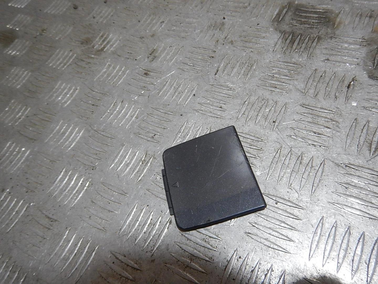 Заглушка буксировочного крюка