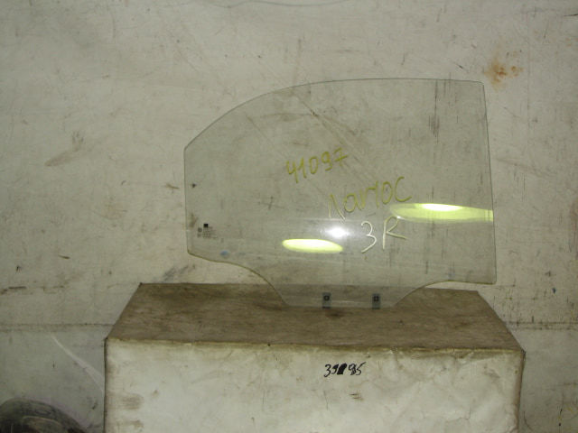 Стекло двери задней правой