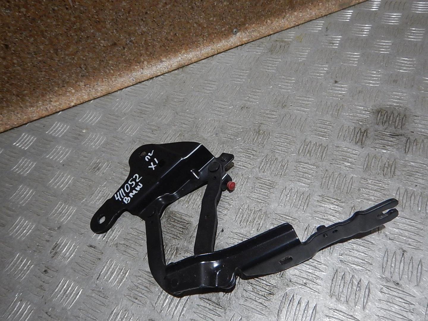 Петля капота левая