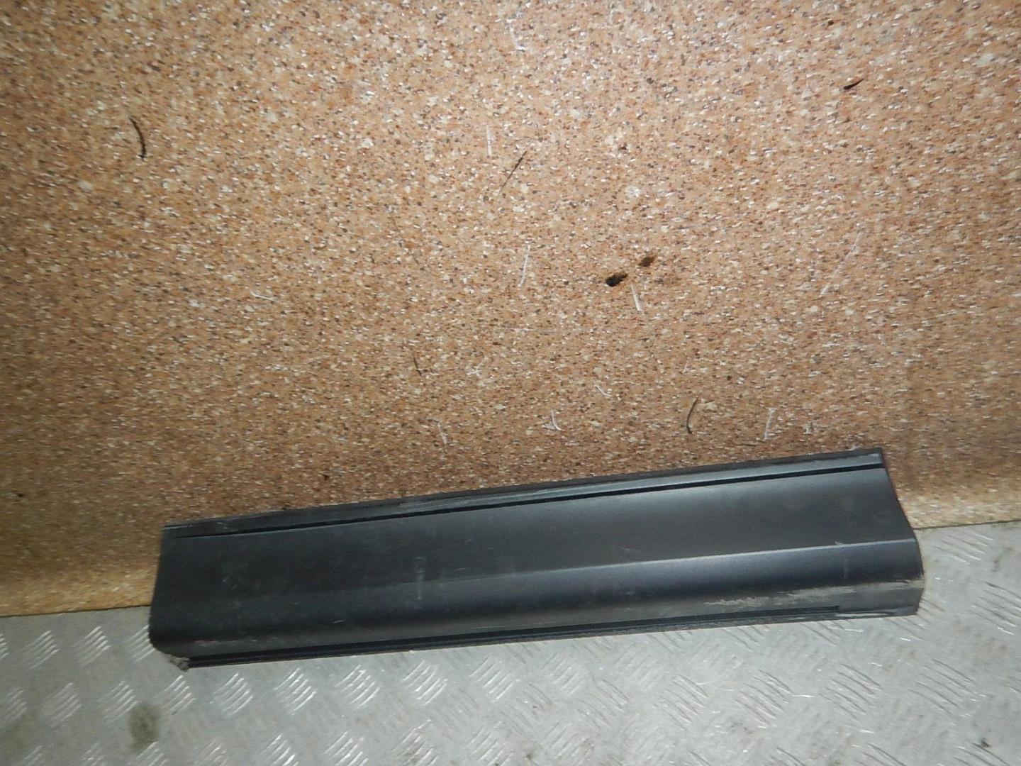 Молдинг задней правой двери