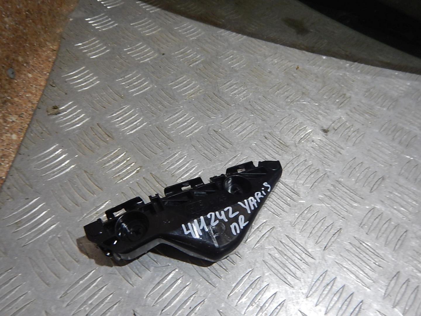 Кронштейн переднего бампера правый