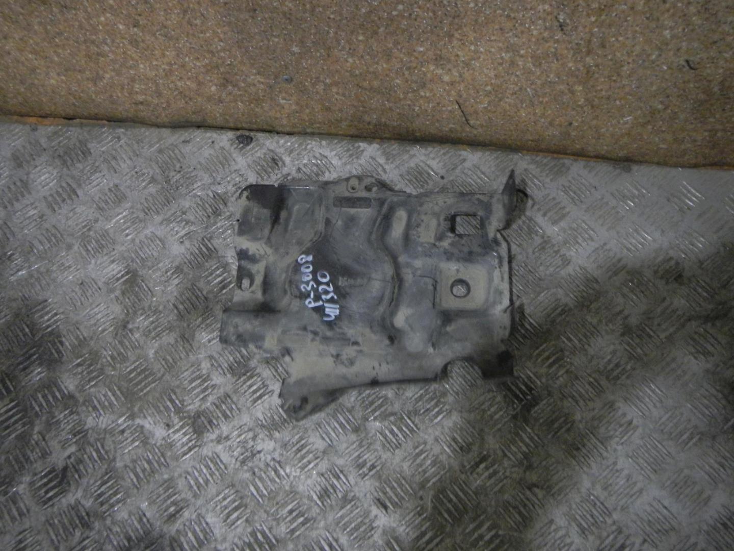 Крепление АКБ (корпус/подставка)