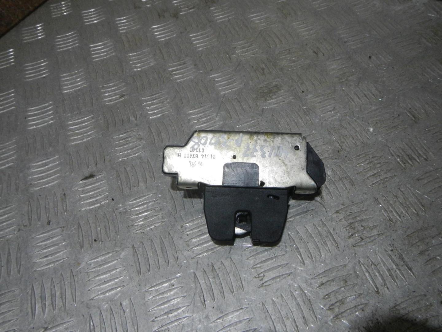 Замок багажника