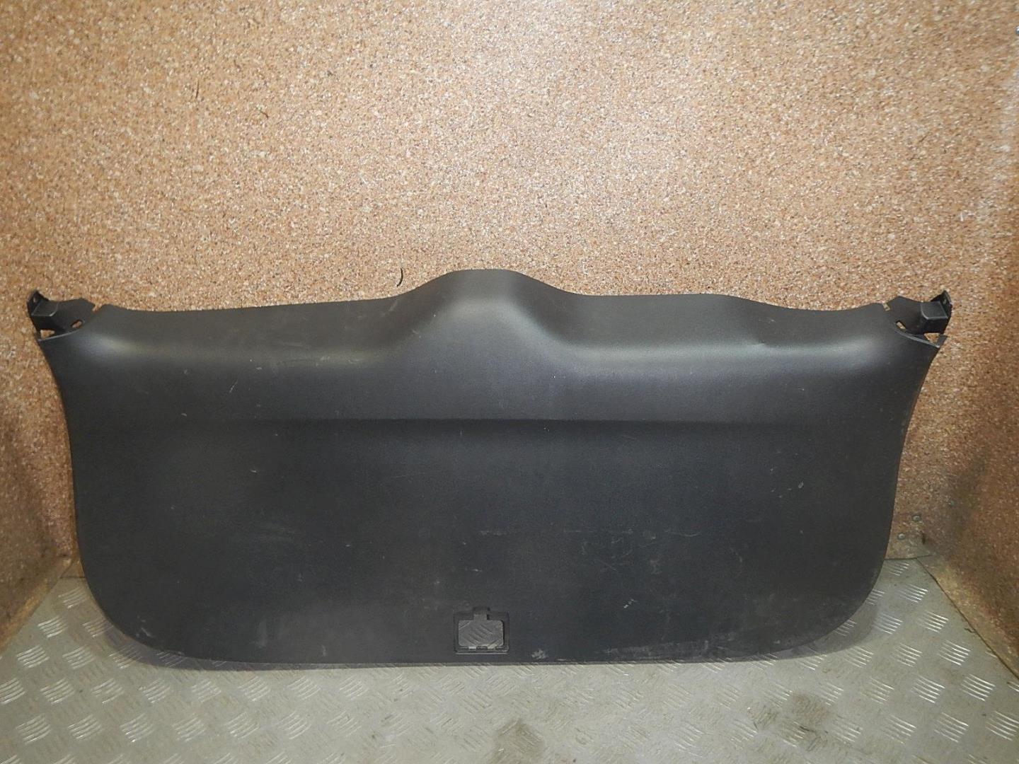 Обшивка двери багажника