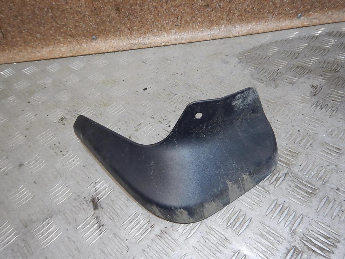 Брызговик задний левый