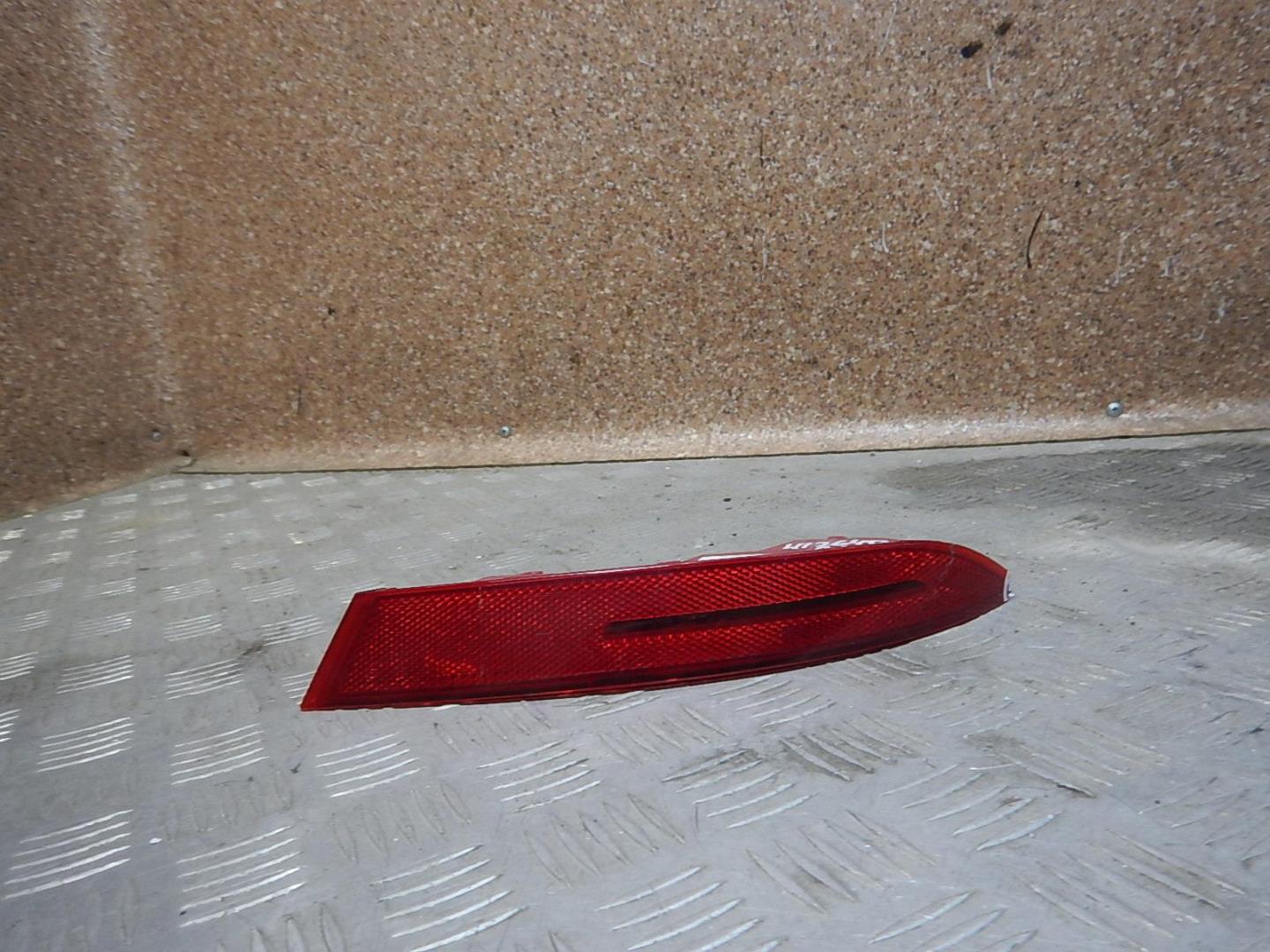 Отражатель в бампер задний правый