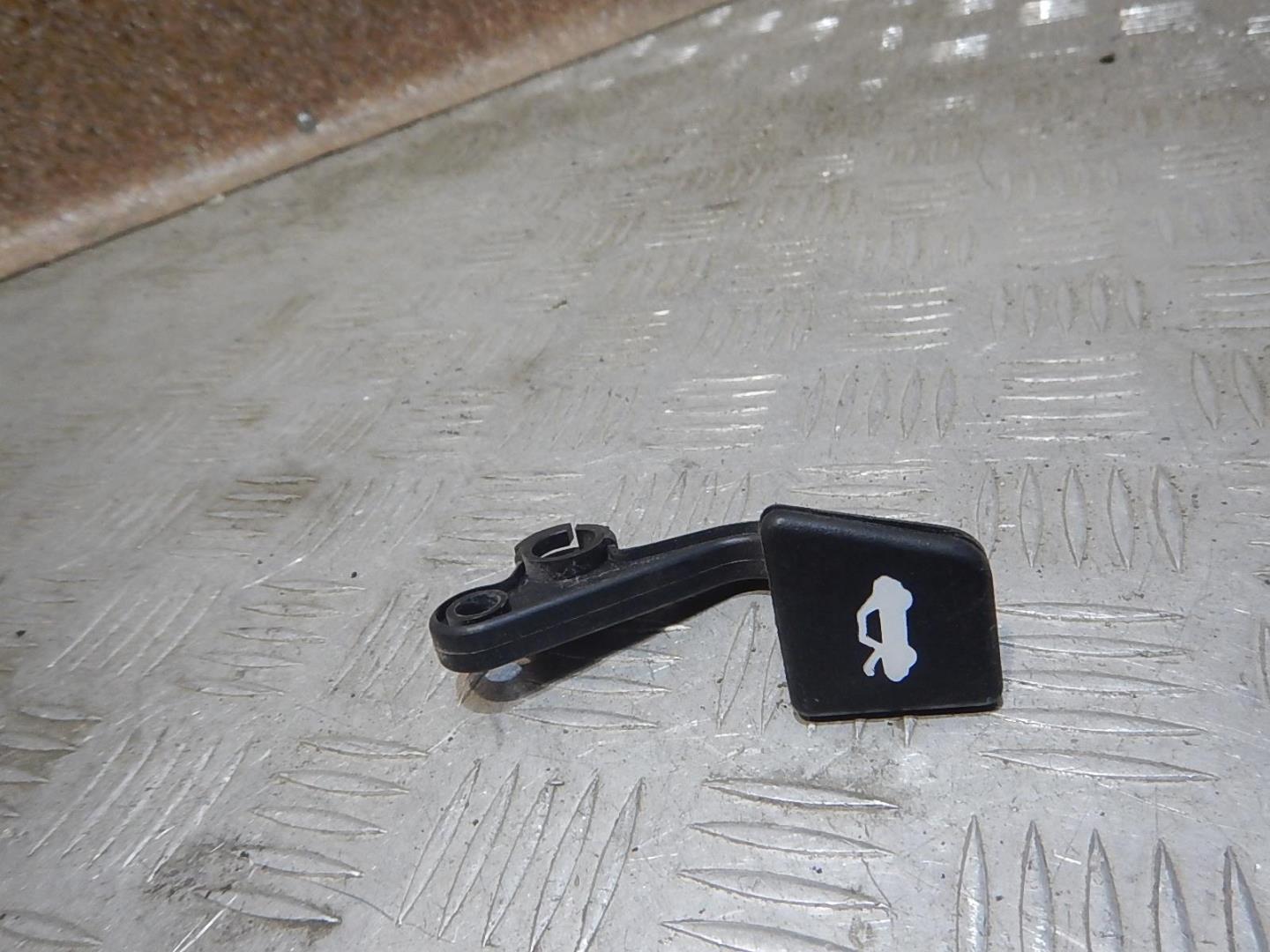 Ручка открывания капота