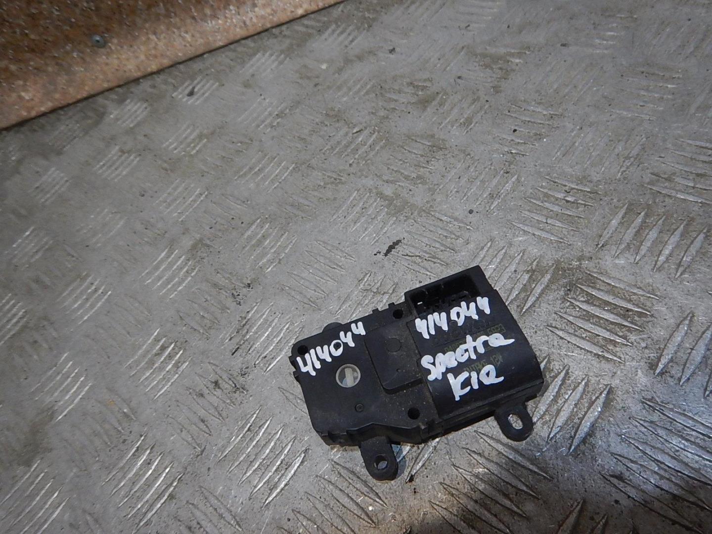 Моторчик заслонки печки