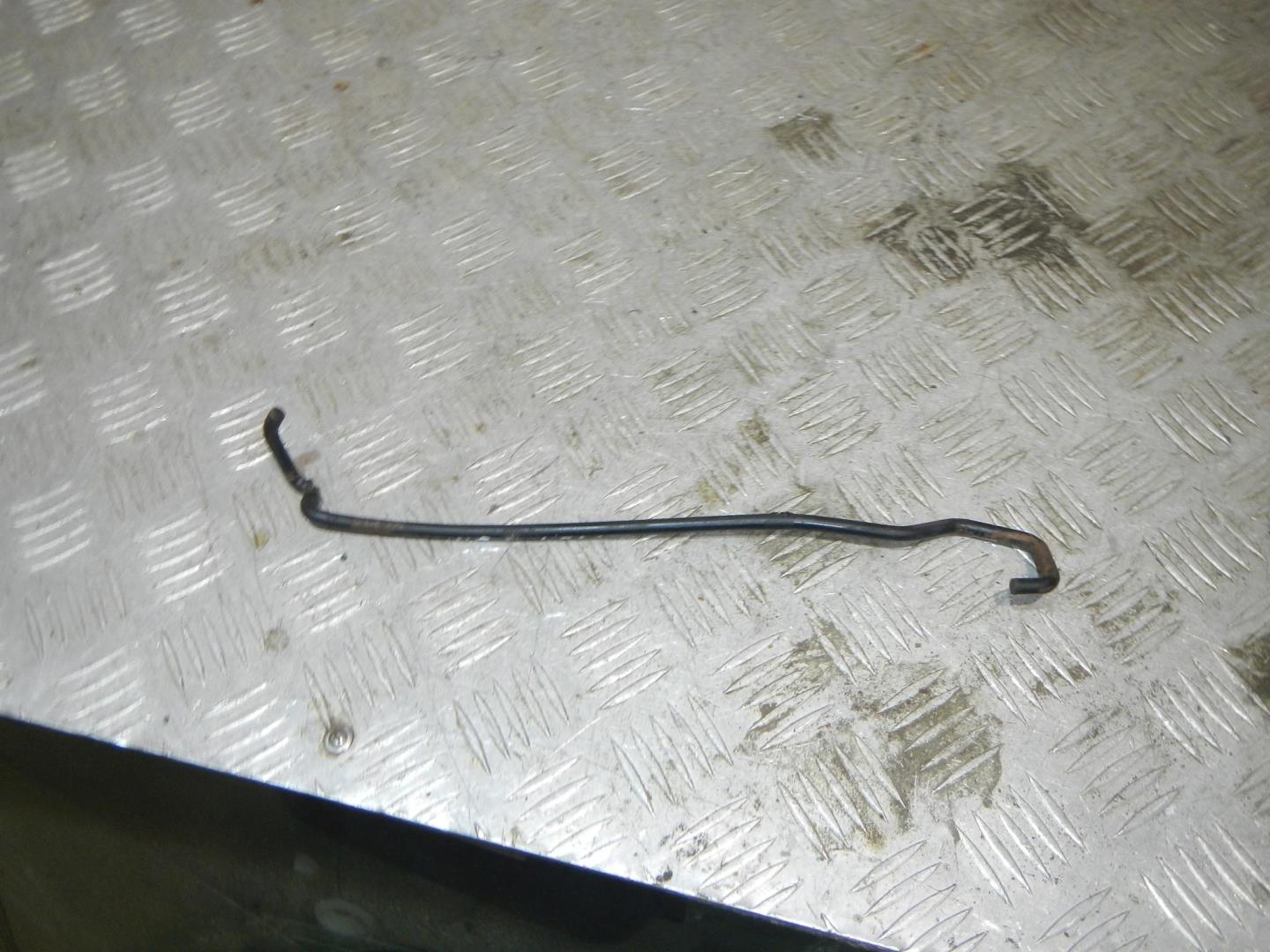 Фиксатор подставки капота