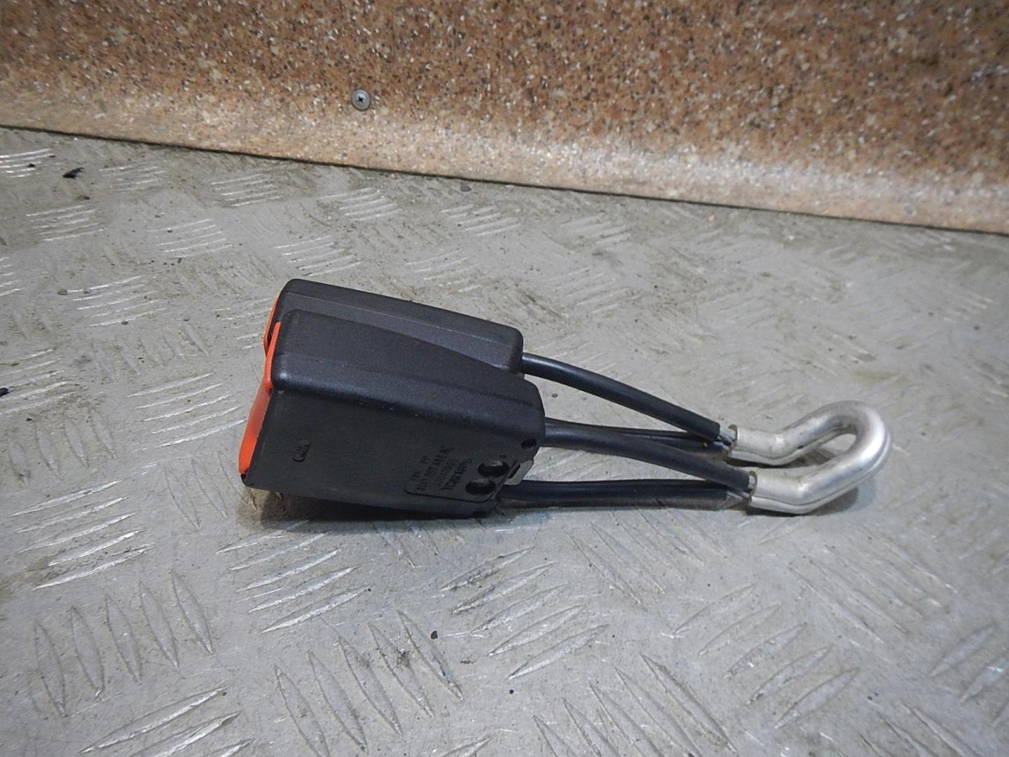 Ответная часть ремня безопасности