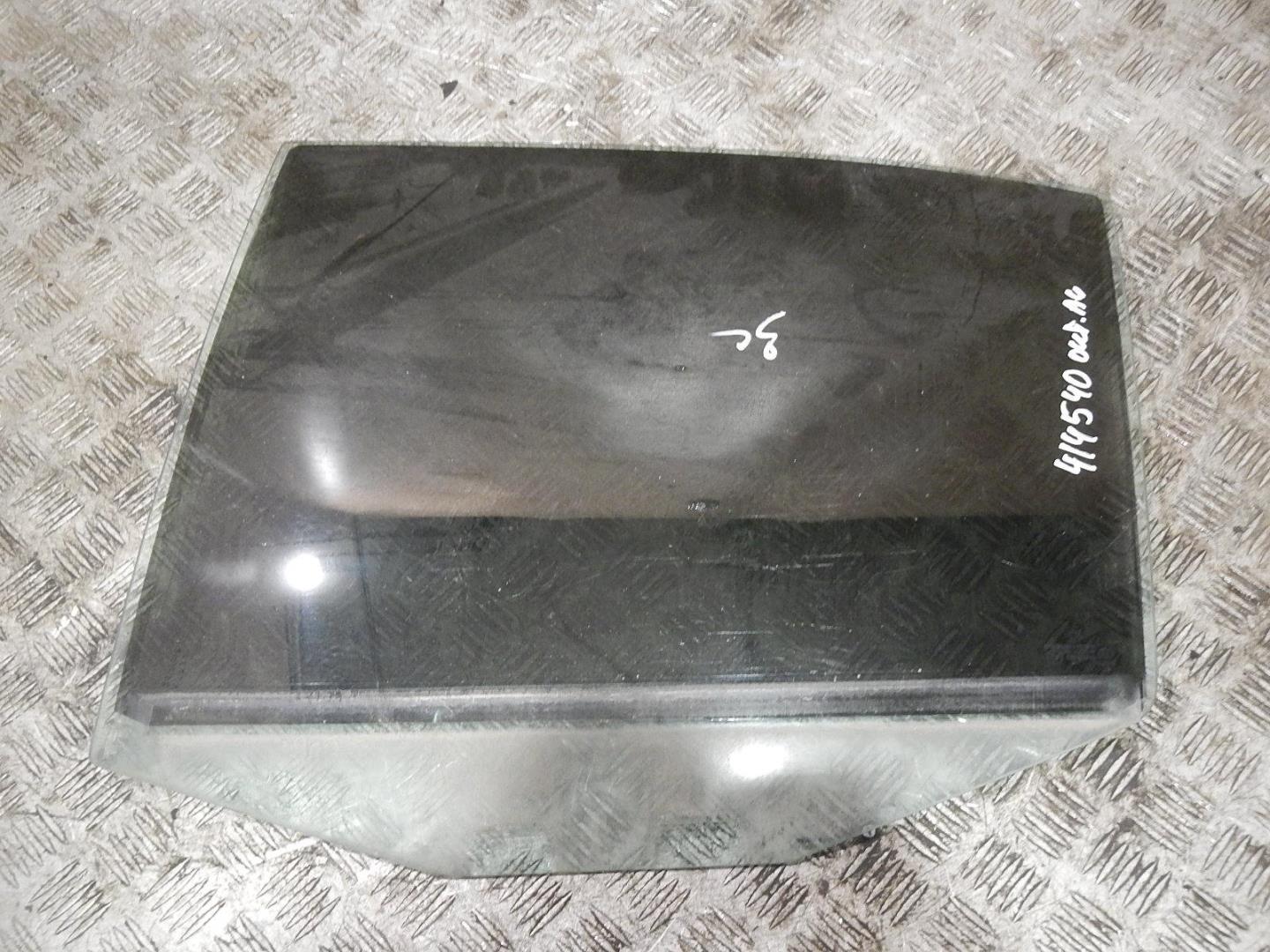 Стекло двери задней левой