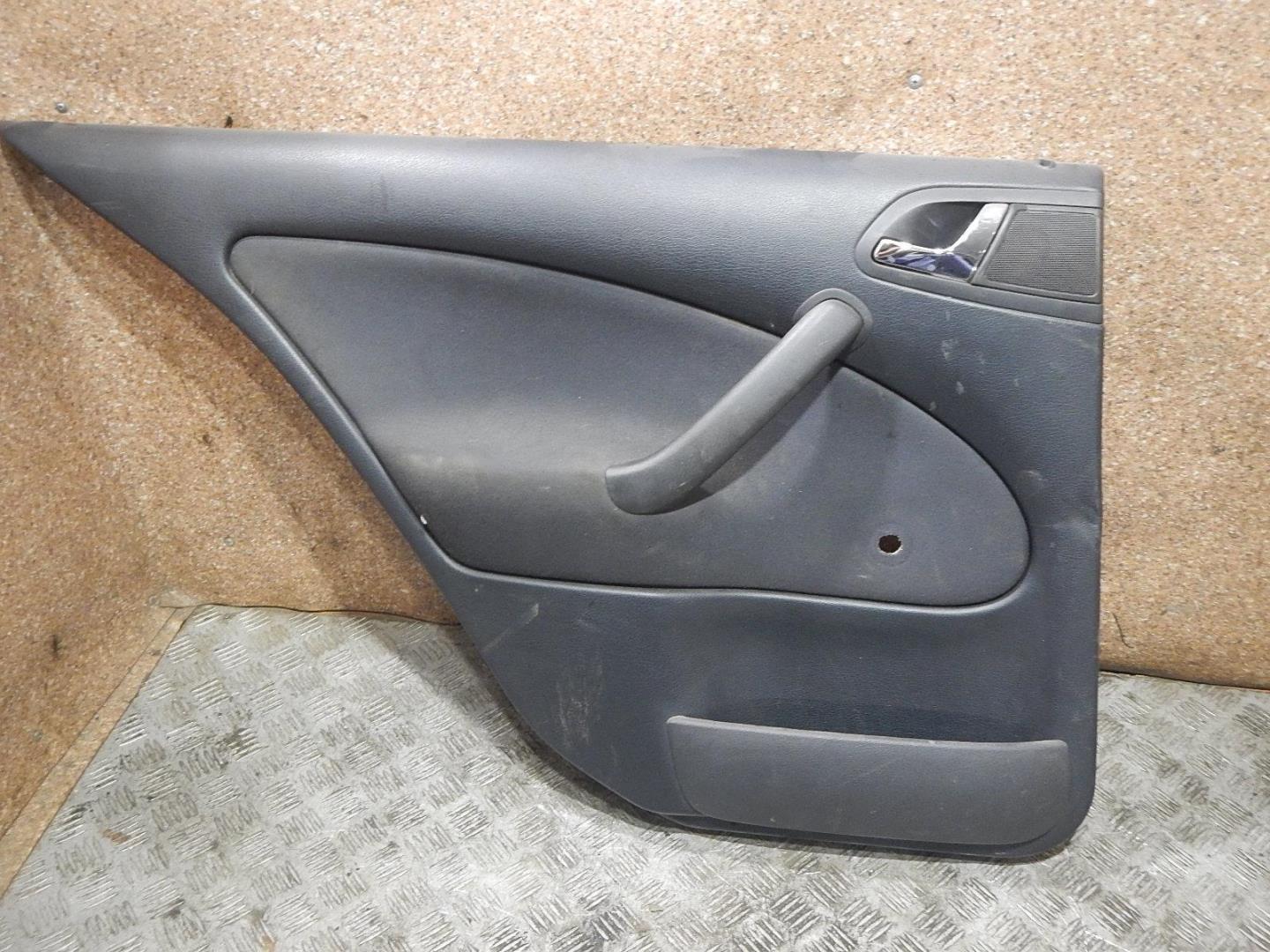 Обшивка двери задней левой