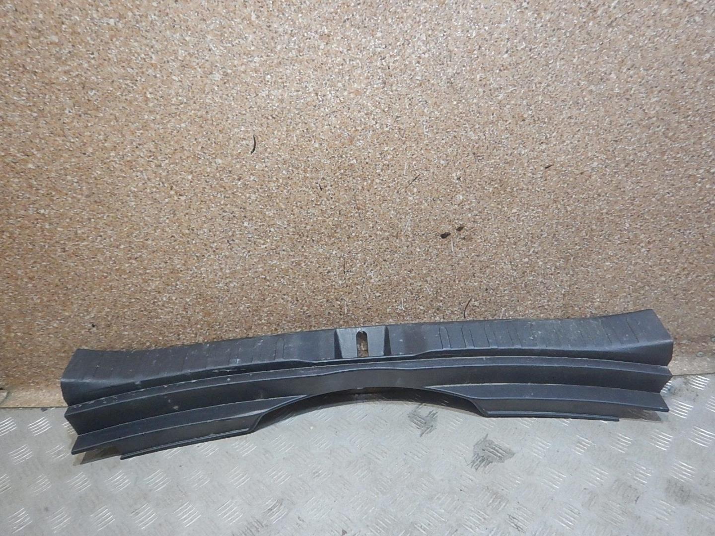 Обшивка багажника