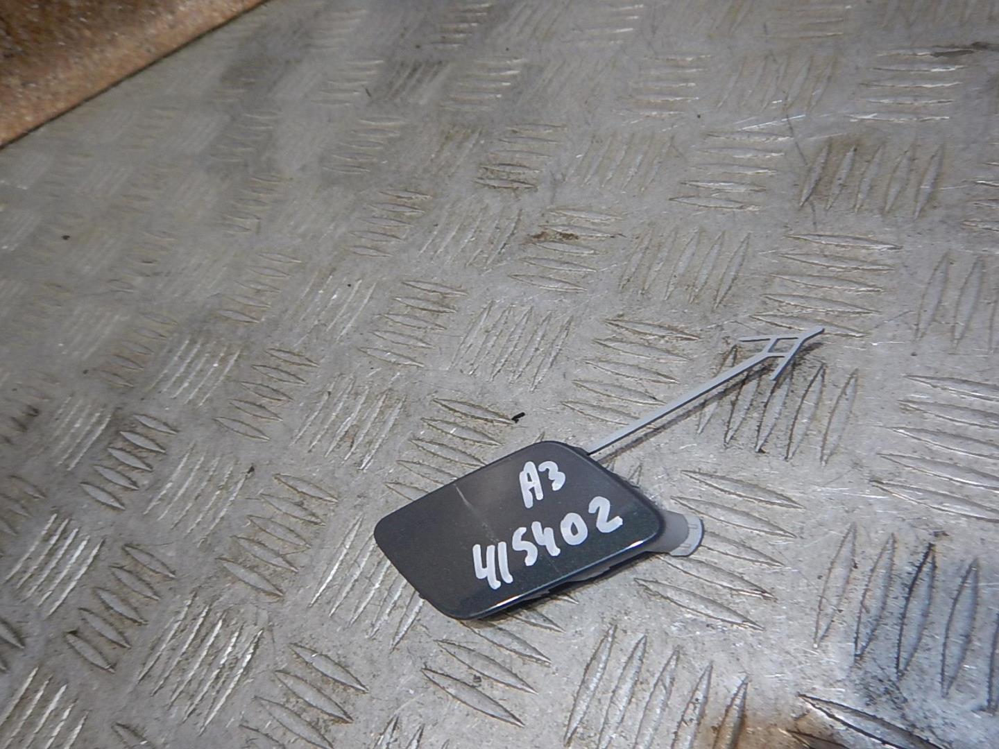 Заглушка буксировочного крюка